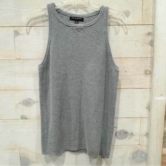 Banana republic sleeveless ribbed sweater/ top - Picture 2 of 6